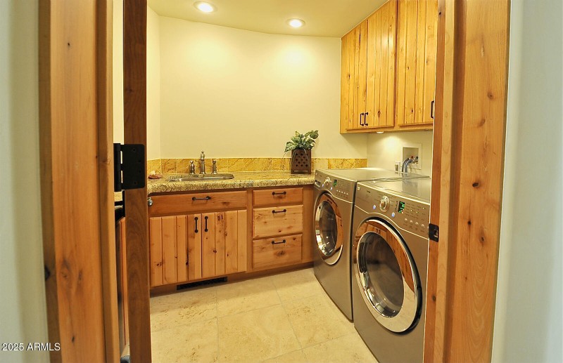 17-LaundryRm