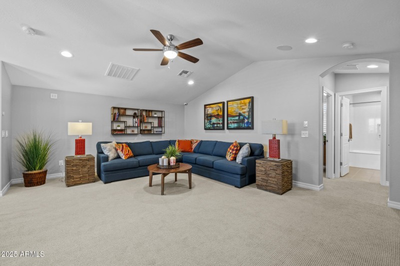 21)LOFT