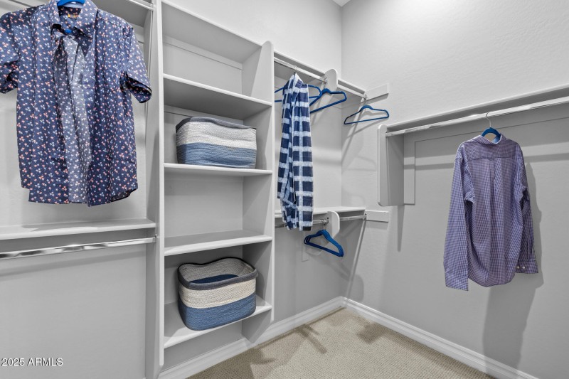 34)LAUNDRY ROOM