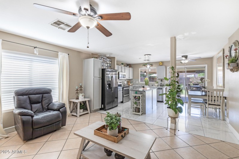 11239 W Devonshire-5