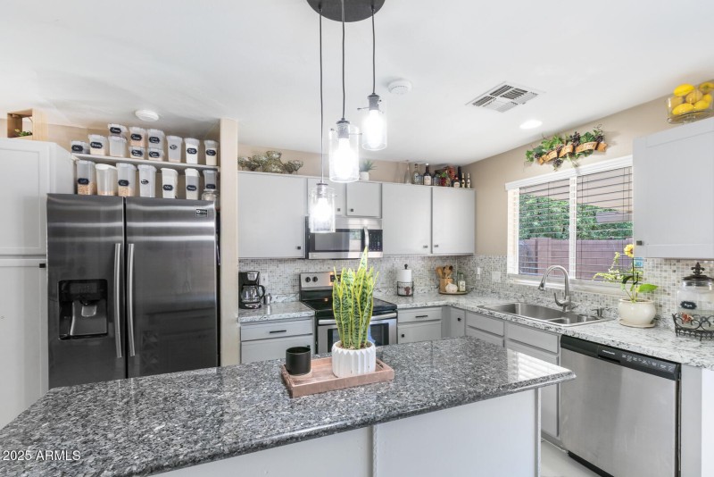 11239 W Devonshire-8