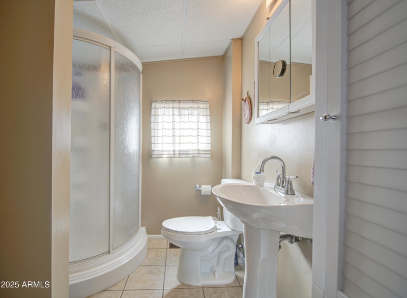 Bathroom 2-pic 1