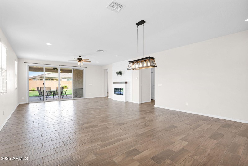 24135 Corn - 15Great Room
