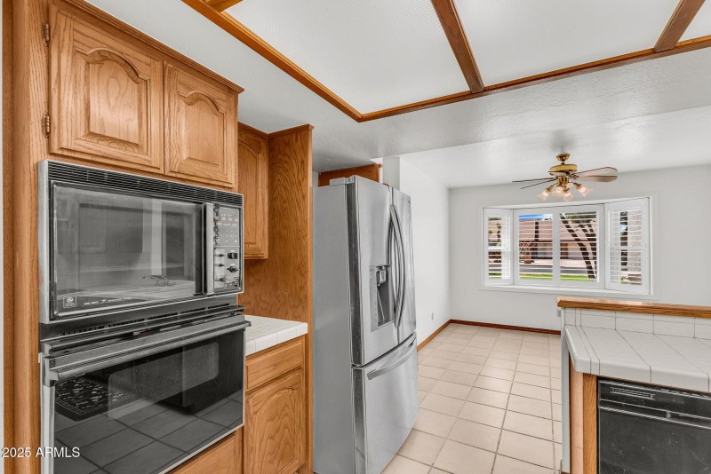 Kitchen with Bay Window + gourmet Layout