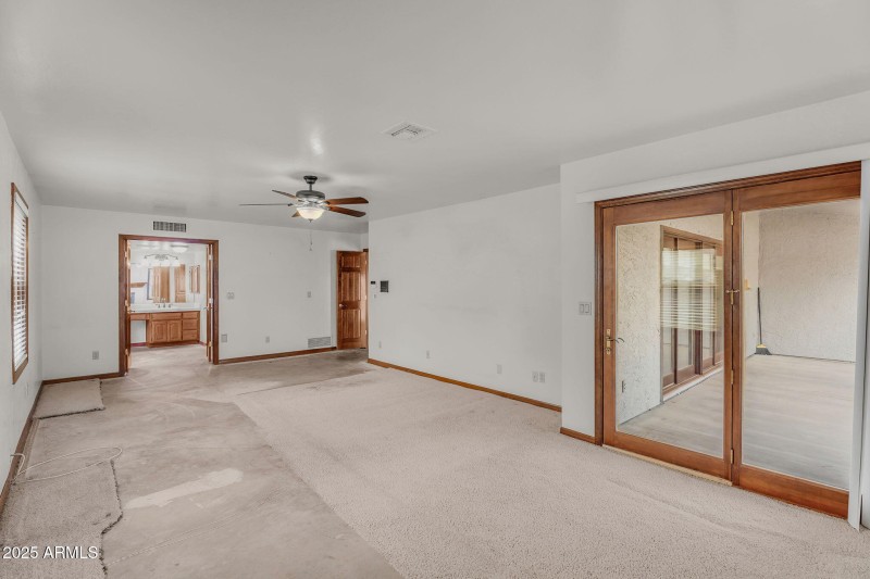 En Suite Layout Offers Privacy & Flow