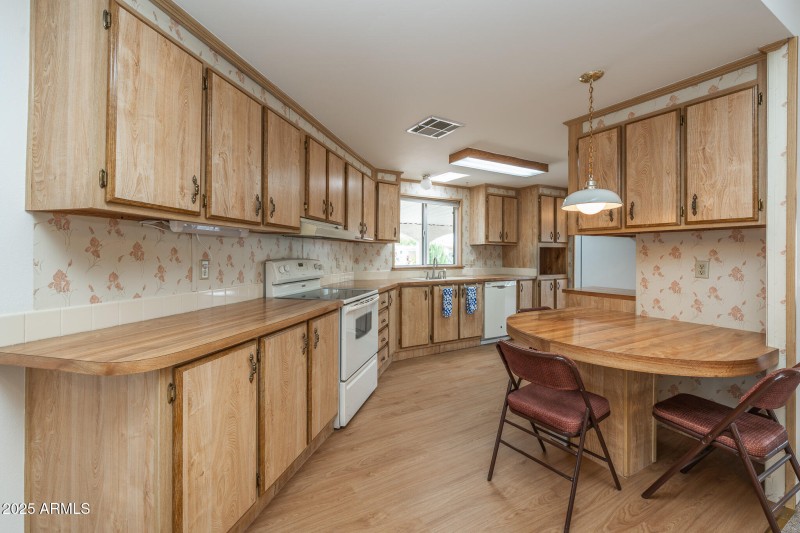 Eat-In Kitchen