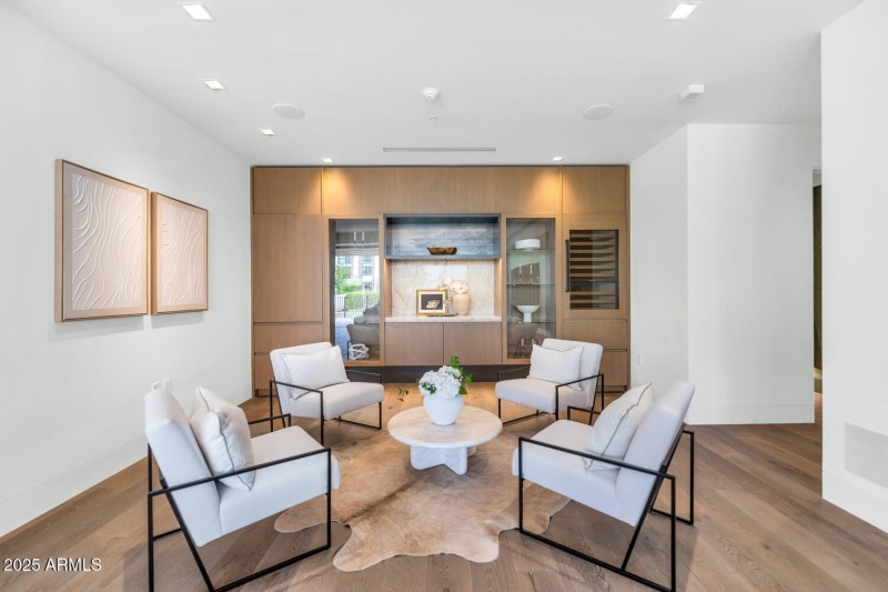6587 N Palmeraie Blvd-large-020-005-6587