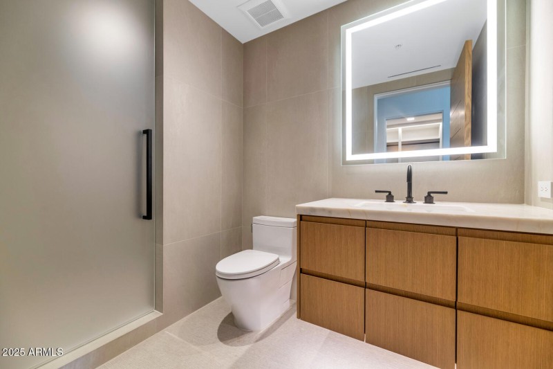 6587 N Palmeraie Blvd-large-035-010-6587
