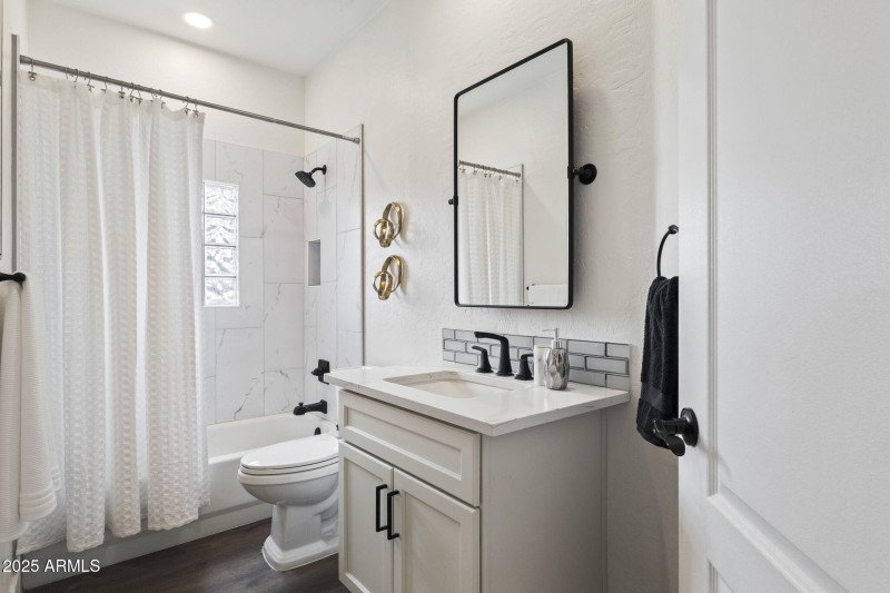 2nd bathroom