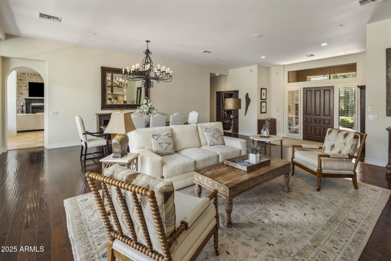 009_Formal Living and Dining