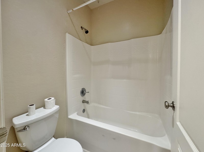 Shower/tub in 2nd bath