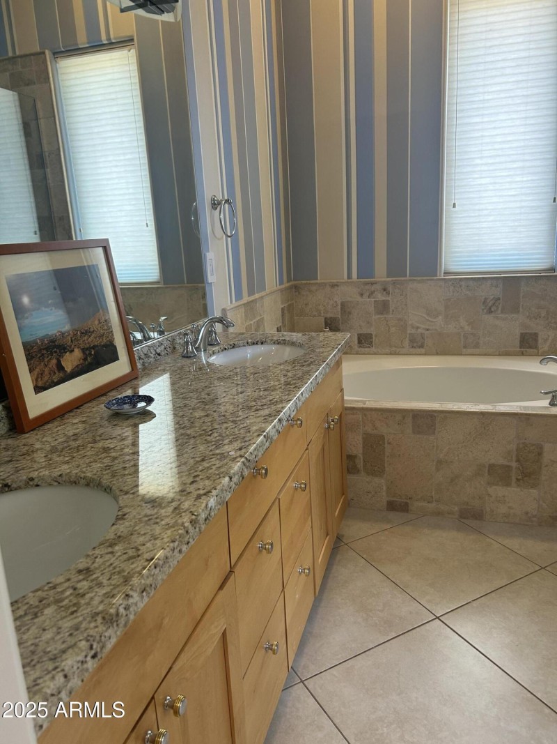 DOUBLE SINKS IN MASTER BATH
