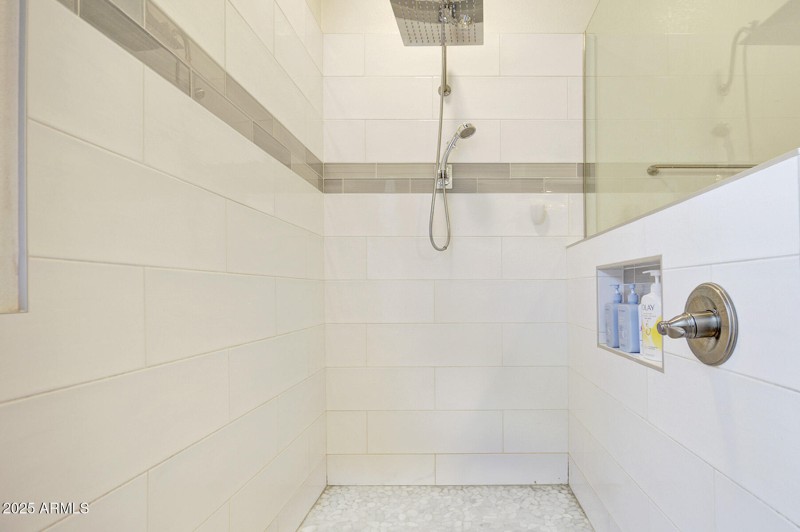 Master bath 4
