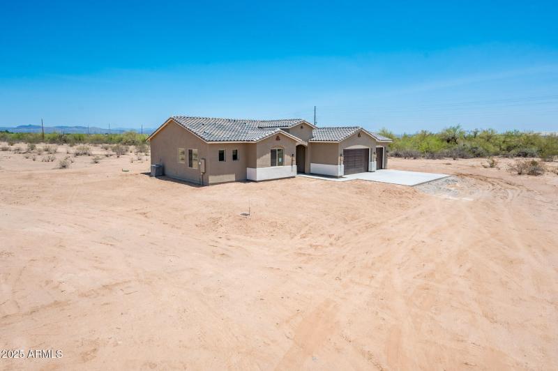 21916 W Duane Ln - MLS-3