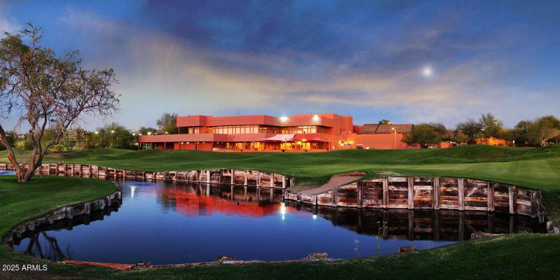 Hole 18 & Clubhouse