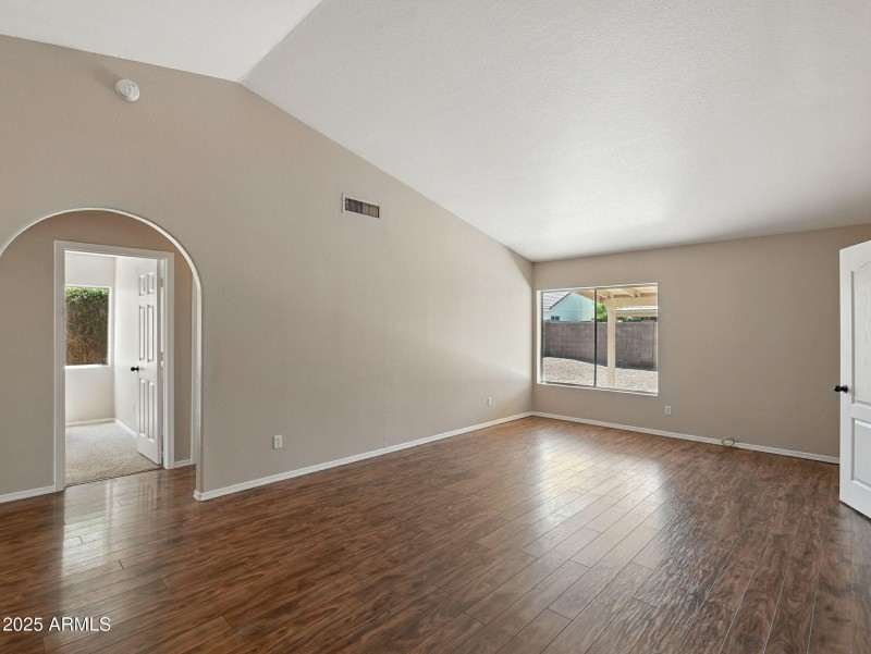 6-web-or-mls-Douglas-6