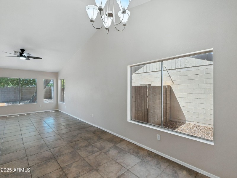 12-web-or-mls-Douglas-12