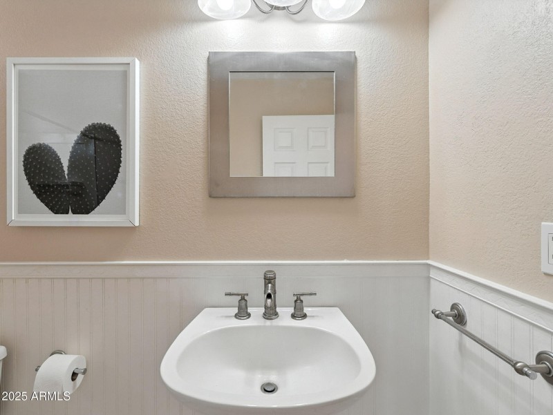 25-web-or-mls-Douglas-25