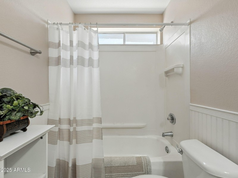 27-web-or-mls-Douglas-27