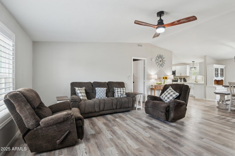 6-web-or-mls-9640-e-escondido-ave