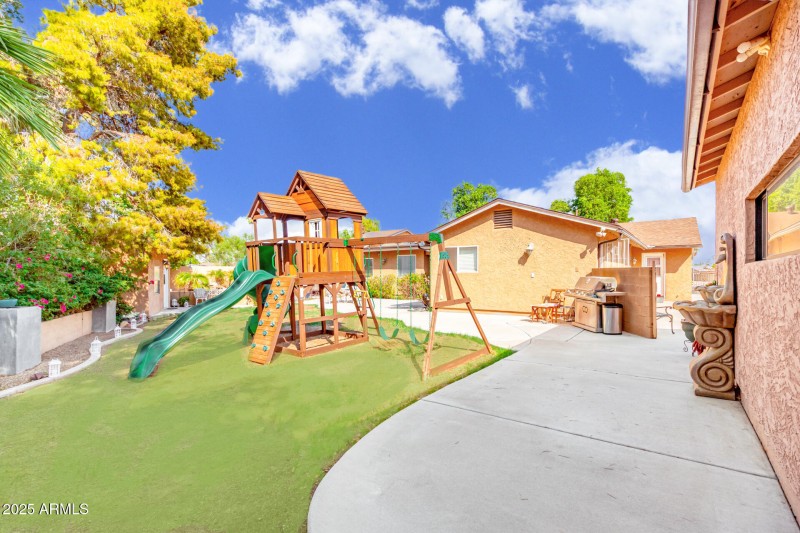Play structure