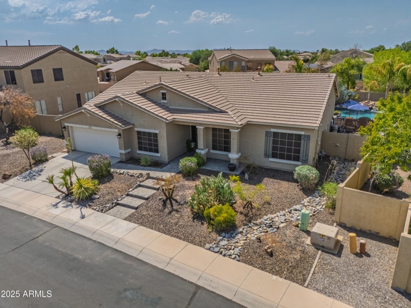 19102NFalconLane-3