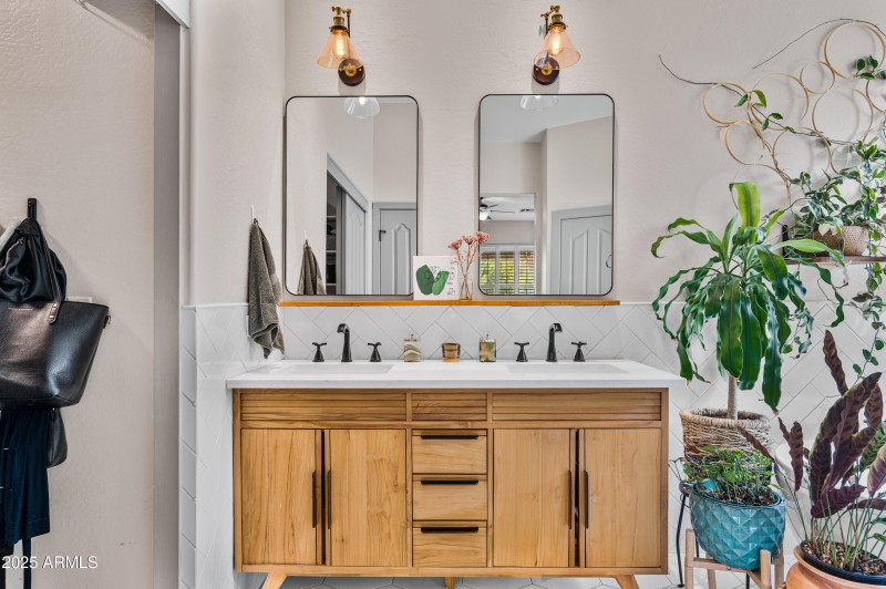 19102NFalconLane-29