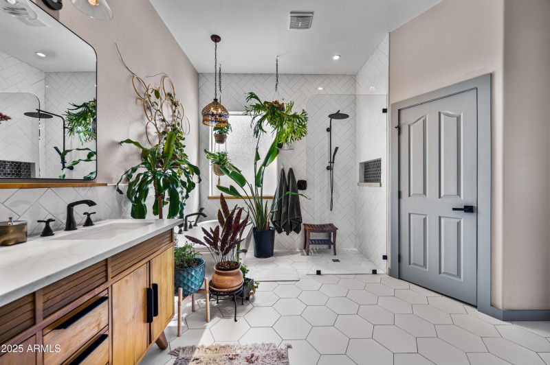 19102NFalconLane-30