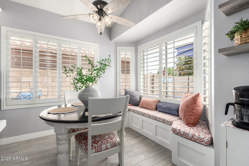 Cozy Breakfast Bay Nook