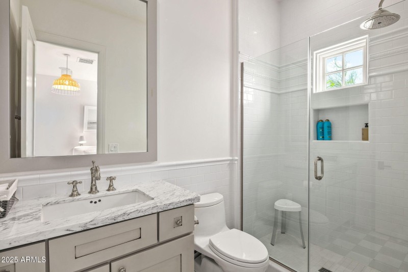 30-web-or-mls-Ensuite 2 Bath