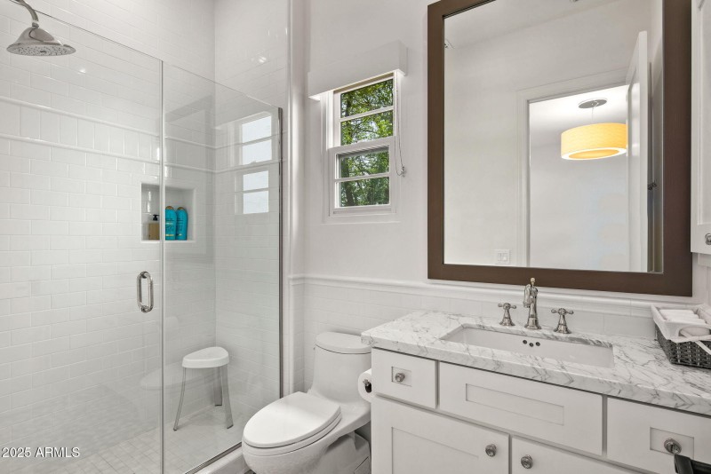 32-web-or-mls-Ensuite 3 Bath