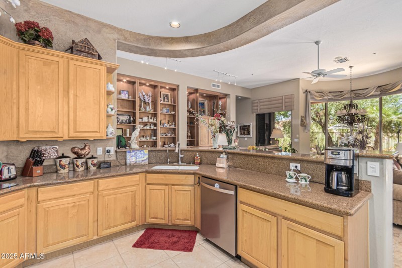 Spacious Kitchen, newer appliances