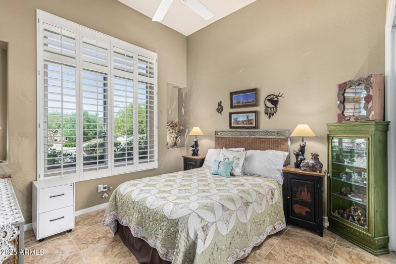 Guest Bedroom (2)