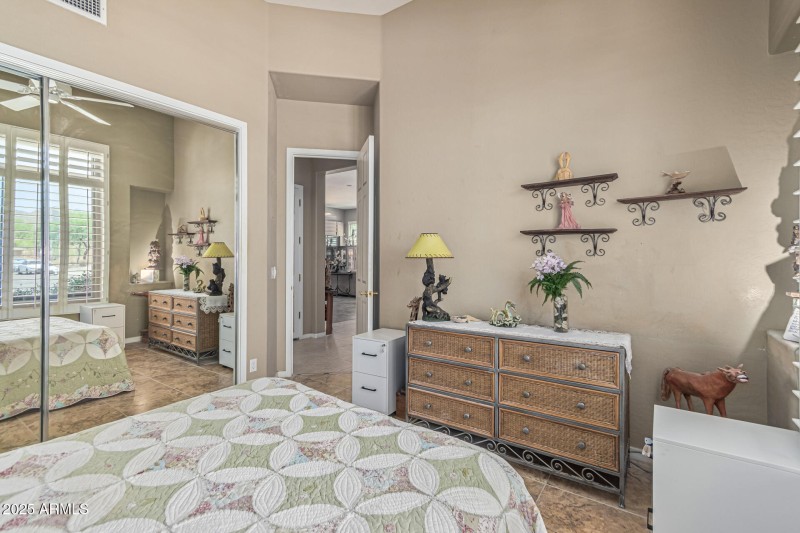 Guest Bedroom (2)