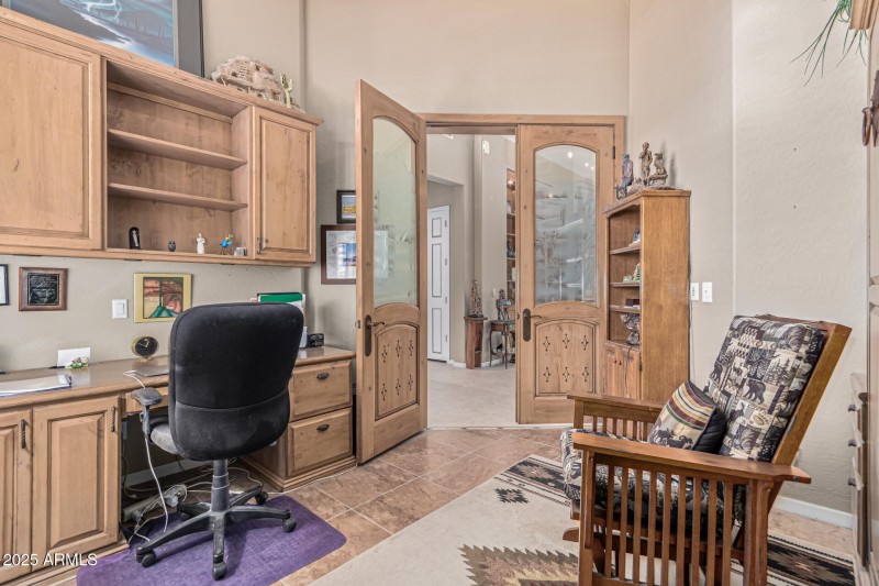 Guest Bedroom (2)/Den-Office