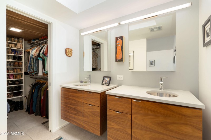 Walk-in Closet