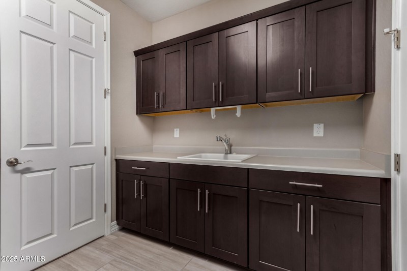 laundry room w/ built in cabinetry