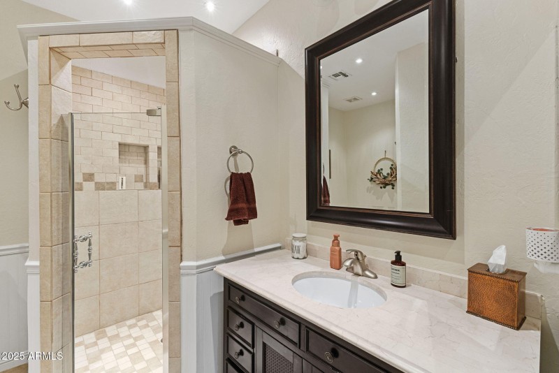 32-web-or-mls-29 - Downstairs Ensuite Ba