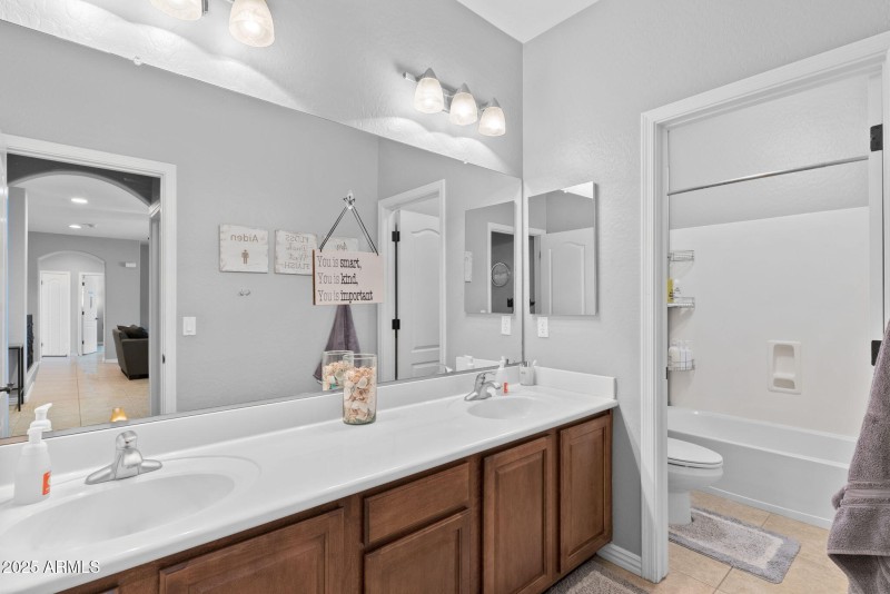 30-web-or-mls-27 - Adjoining Upstairs Ba