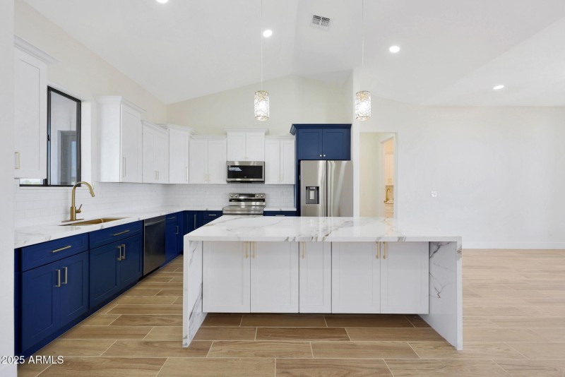 B (5) Kitchen