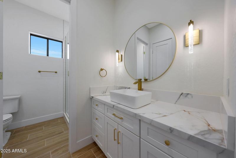 B (15) Hall Bath