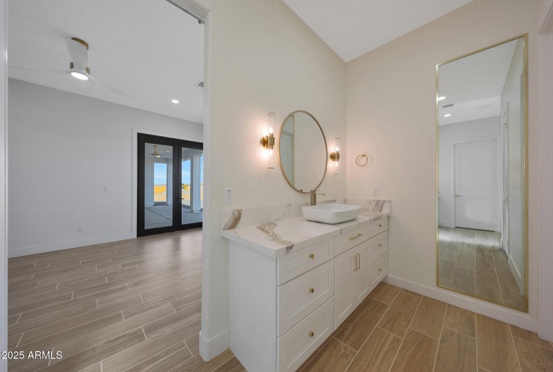 B (27) Master Bedroom Ensuite
