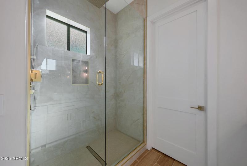 B (31) Master Bedroom Ensuite