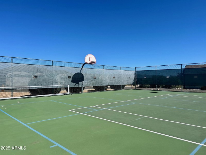 Tennis-Court