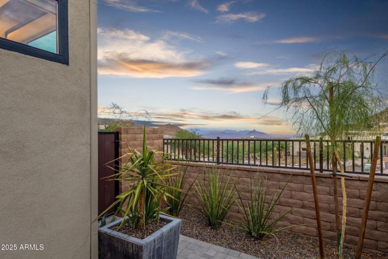 008_Main Entry Views