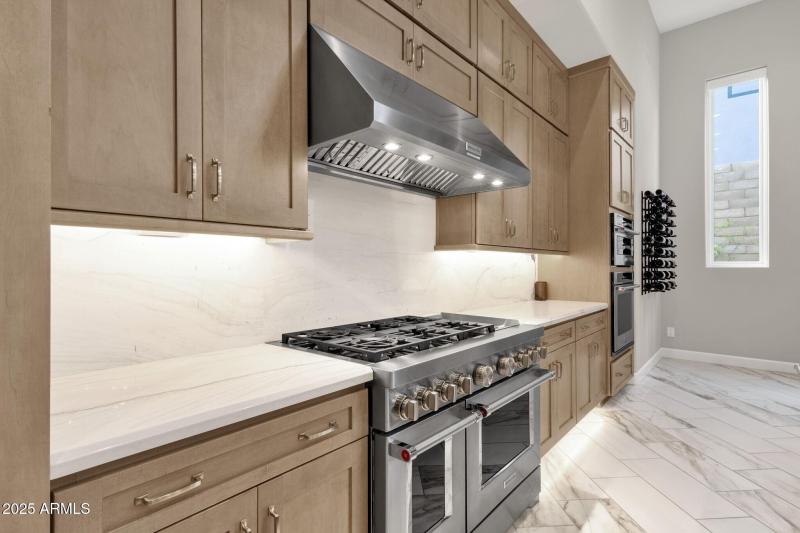 018_KitchenAid 6 Burner Stove