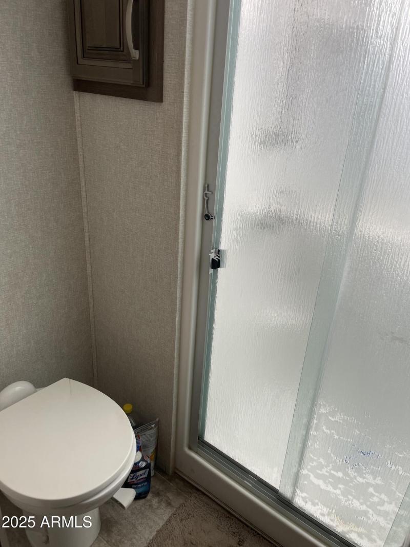 5th Wheel Bathroom