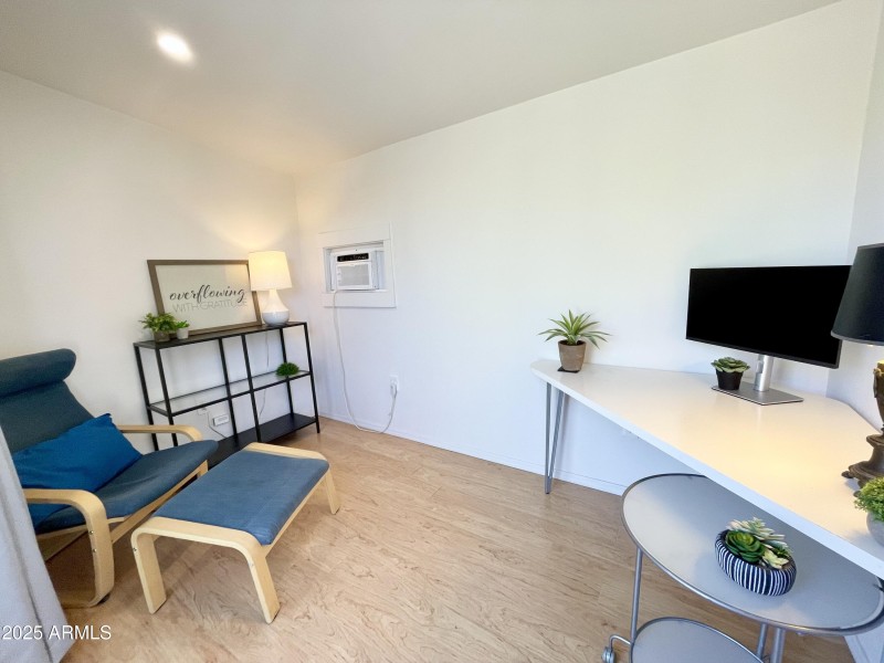 Detached Bonus room/office