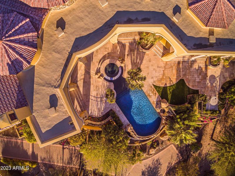 Luxurious 1-evel Home