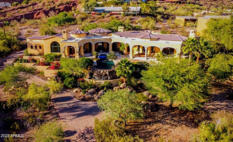Camelback Mtn • 1-Level Home